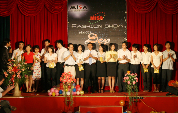 Fashion Show nhân ngày Phụ nữ Việt Nam: đêm thăng hoa của vẻ đẹp MISA