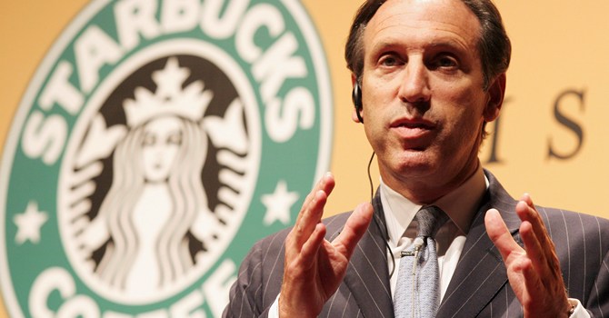 Howard Schultz đã cứu Starbucks khỏi phá sản như thế nào?